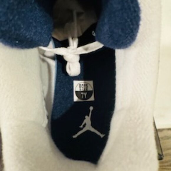 Air Jordan 4 Retro GS "Midnight Navy". Size 7y - Picture 7 of 7